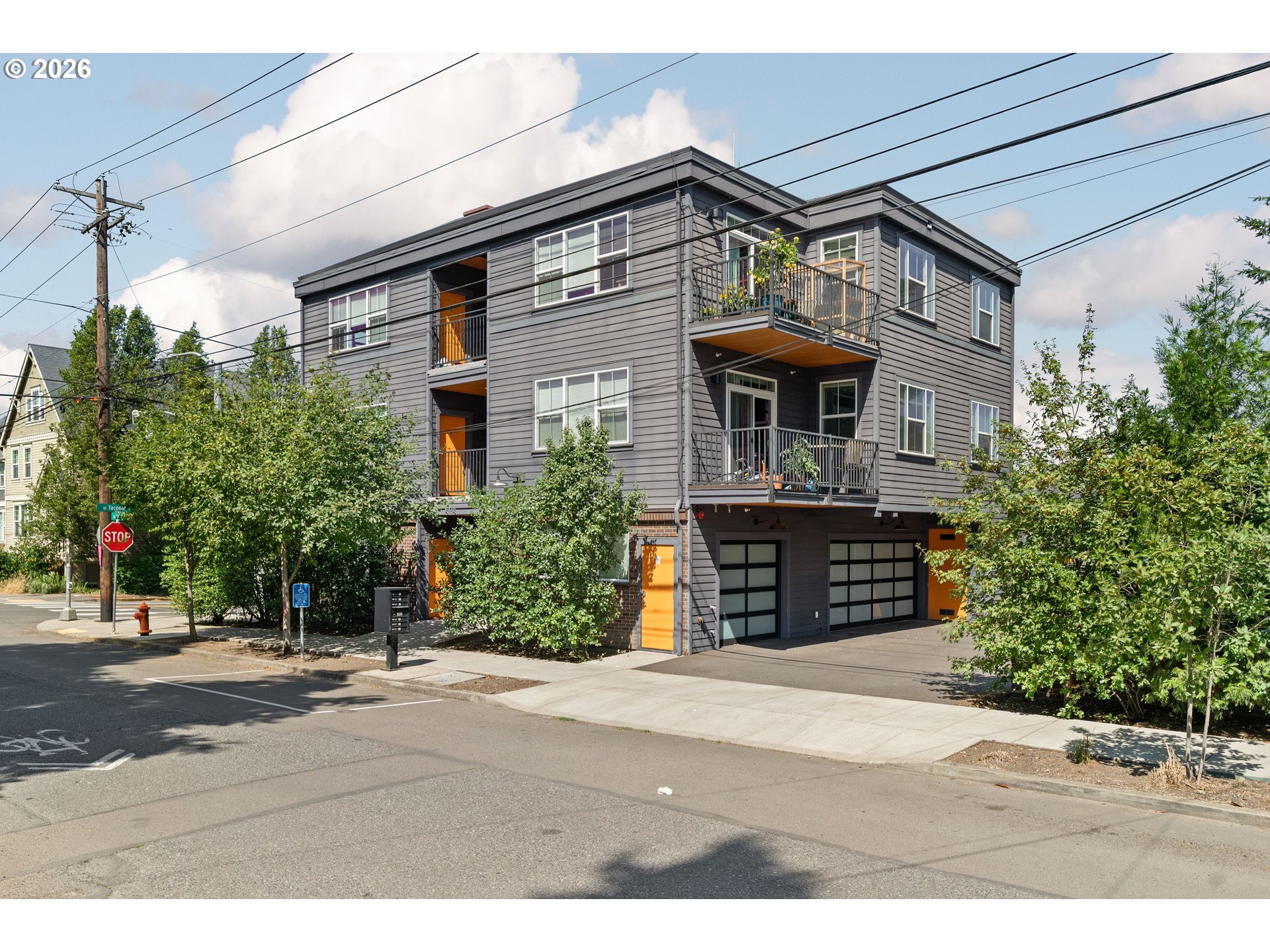 1906 SE TACOMA ST