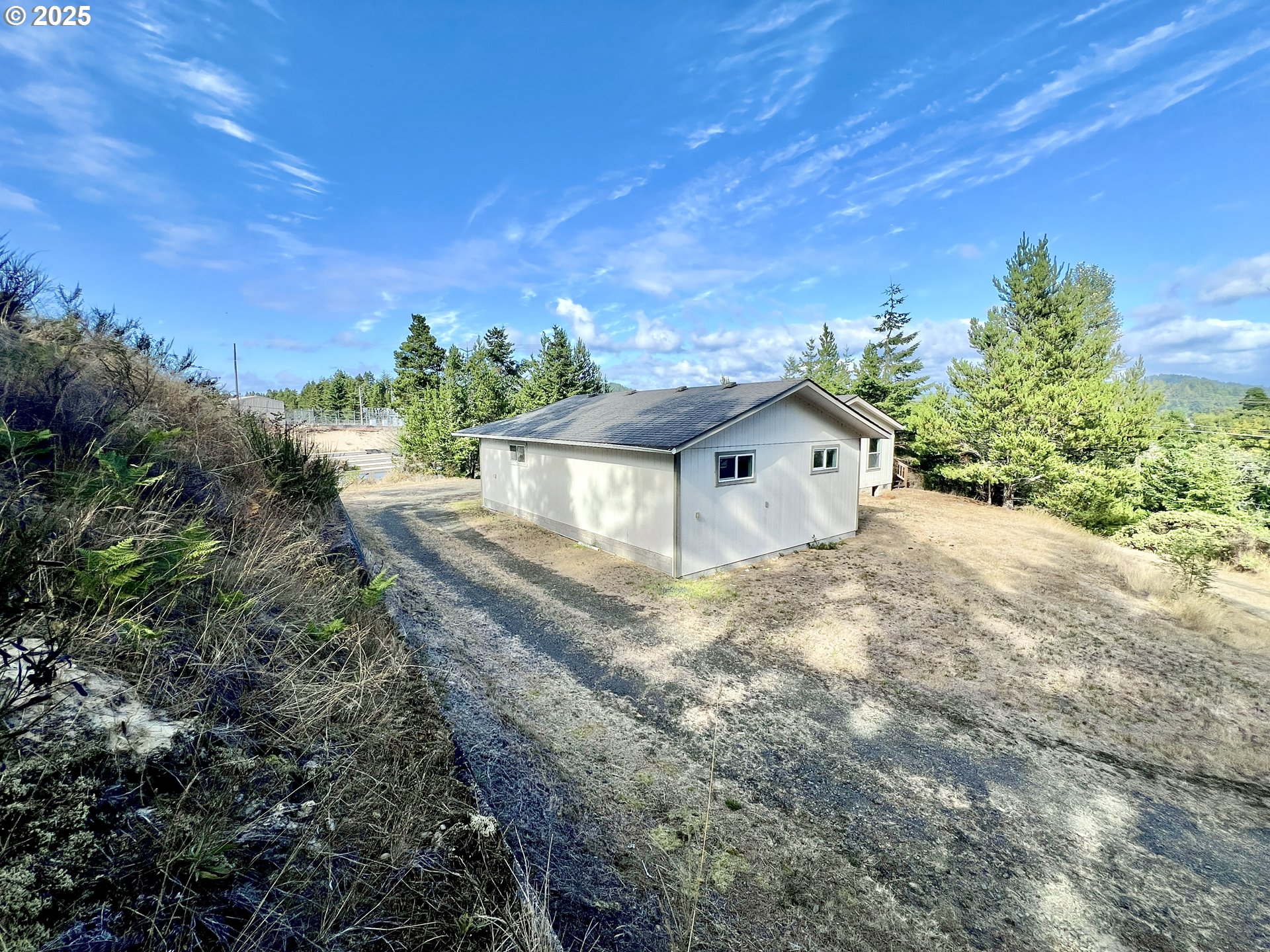 100 RAILROAD AVE