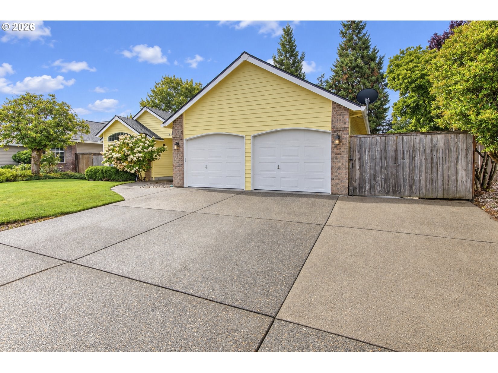 672 NE VALARIE CT