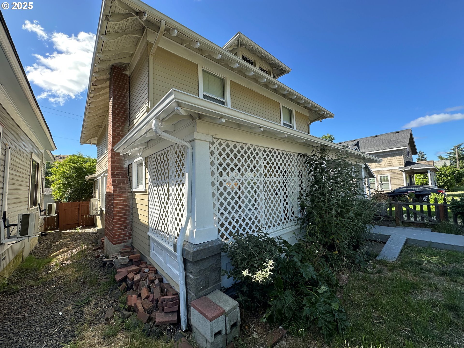 1258 SE PINE ST