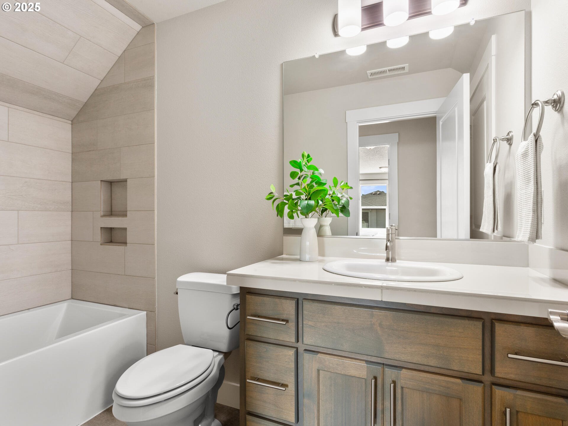 Brush Prairie, Washington 98606, United States, 3 Bedrooms Bedrooms, ,3 BathroomsBathrooms,Residential,Pending,204802