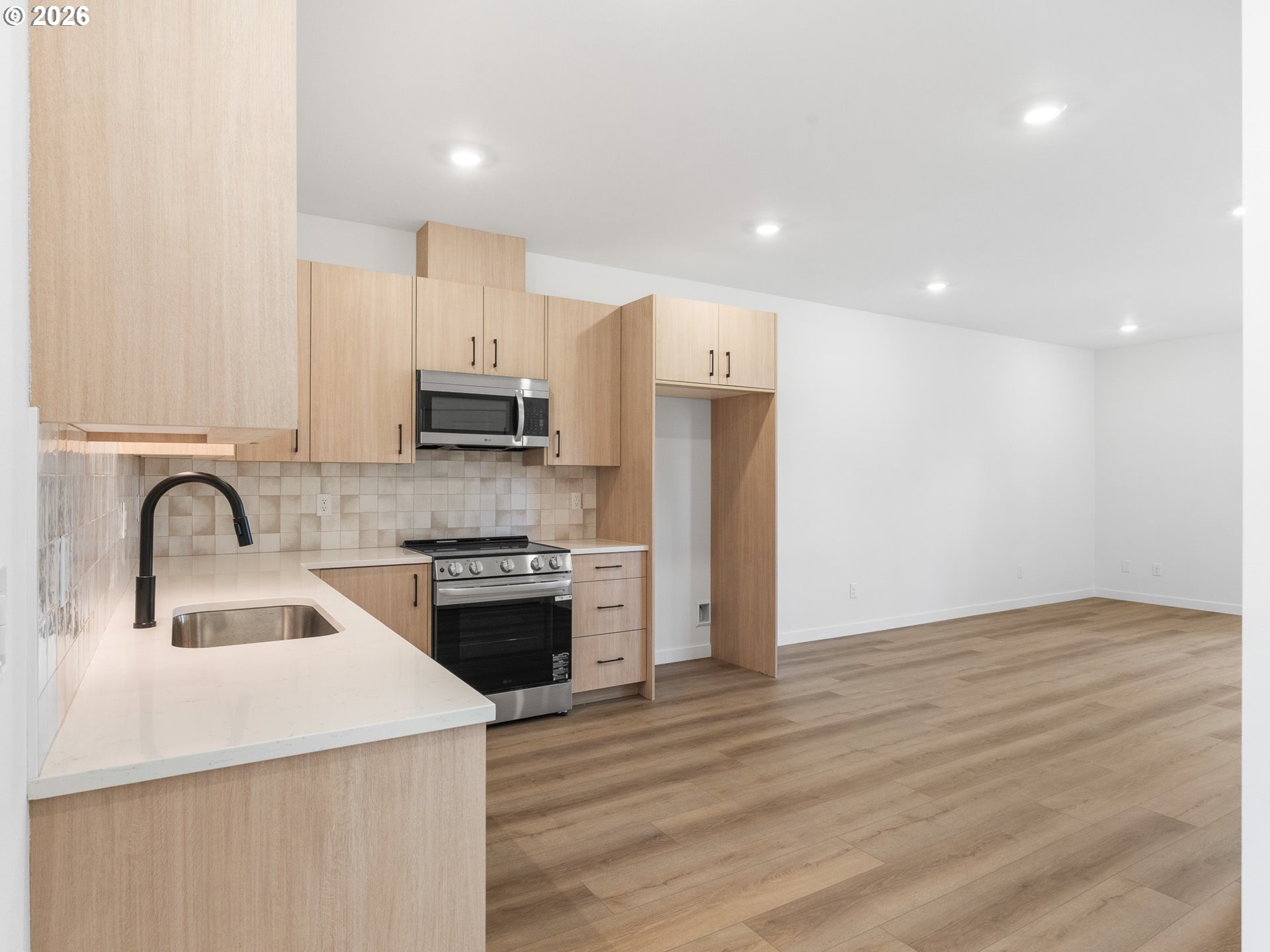 3855 N Willis BLVD 6