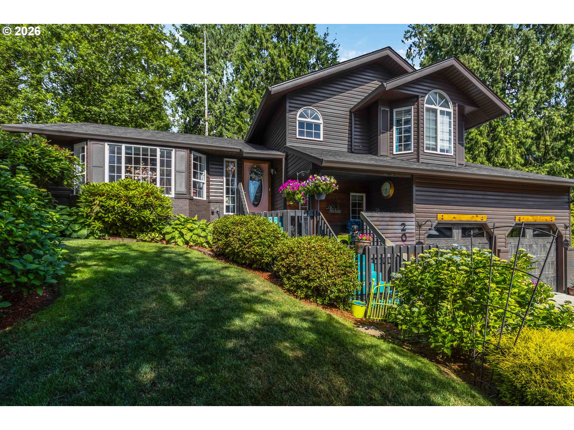 209 W BEACON HILL DR