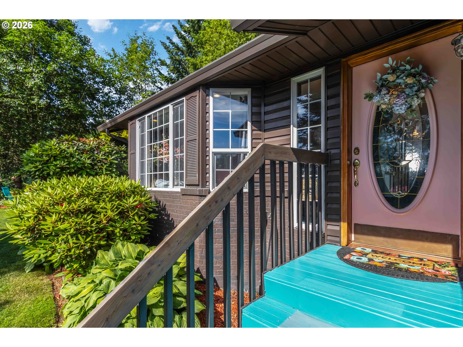 209 W BEACON HILL DR