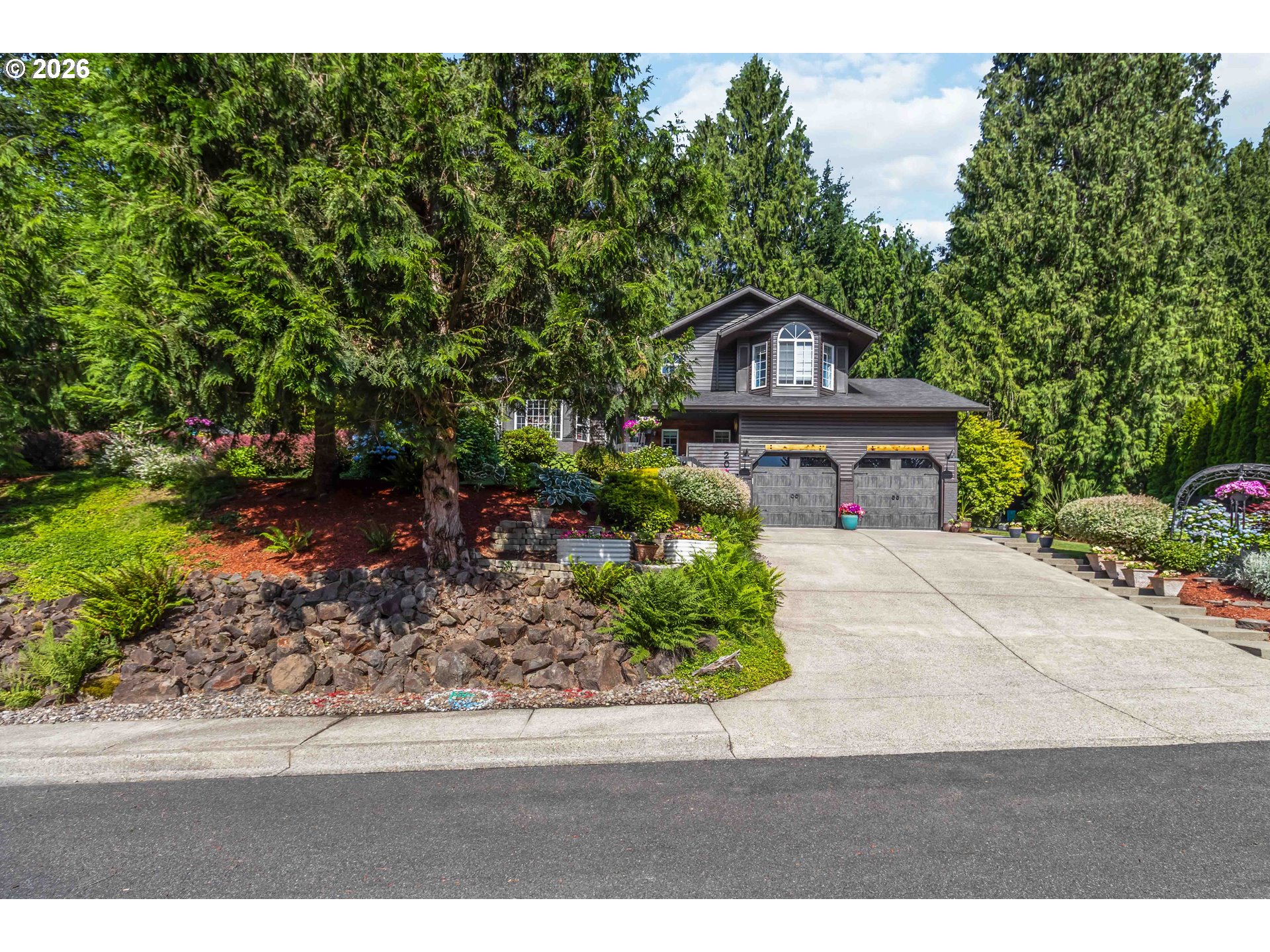 209 W BEACON HILL DR