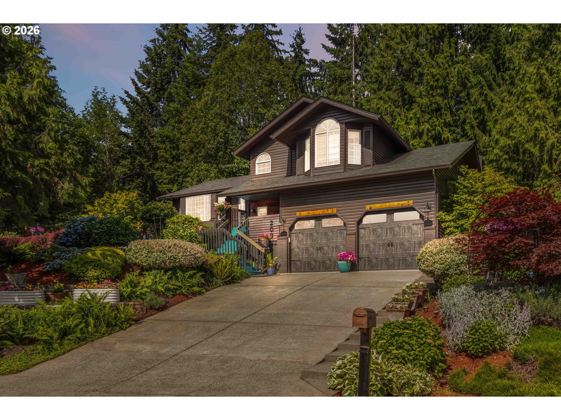 209 W BEACON HILL DR