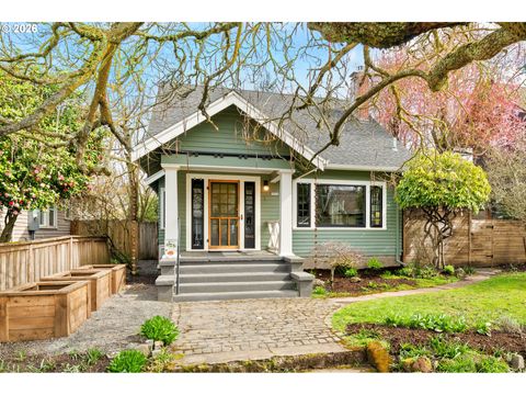 5916 N MOORE AVE Portland OR 97217