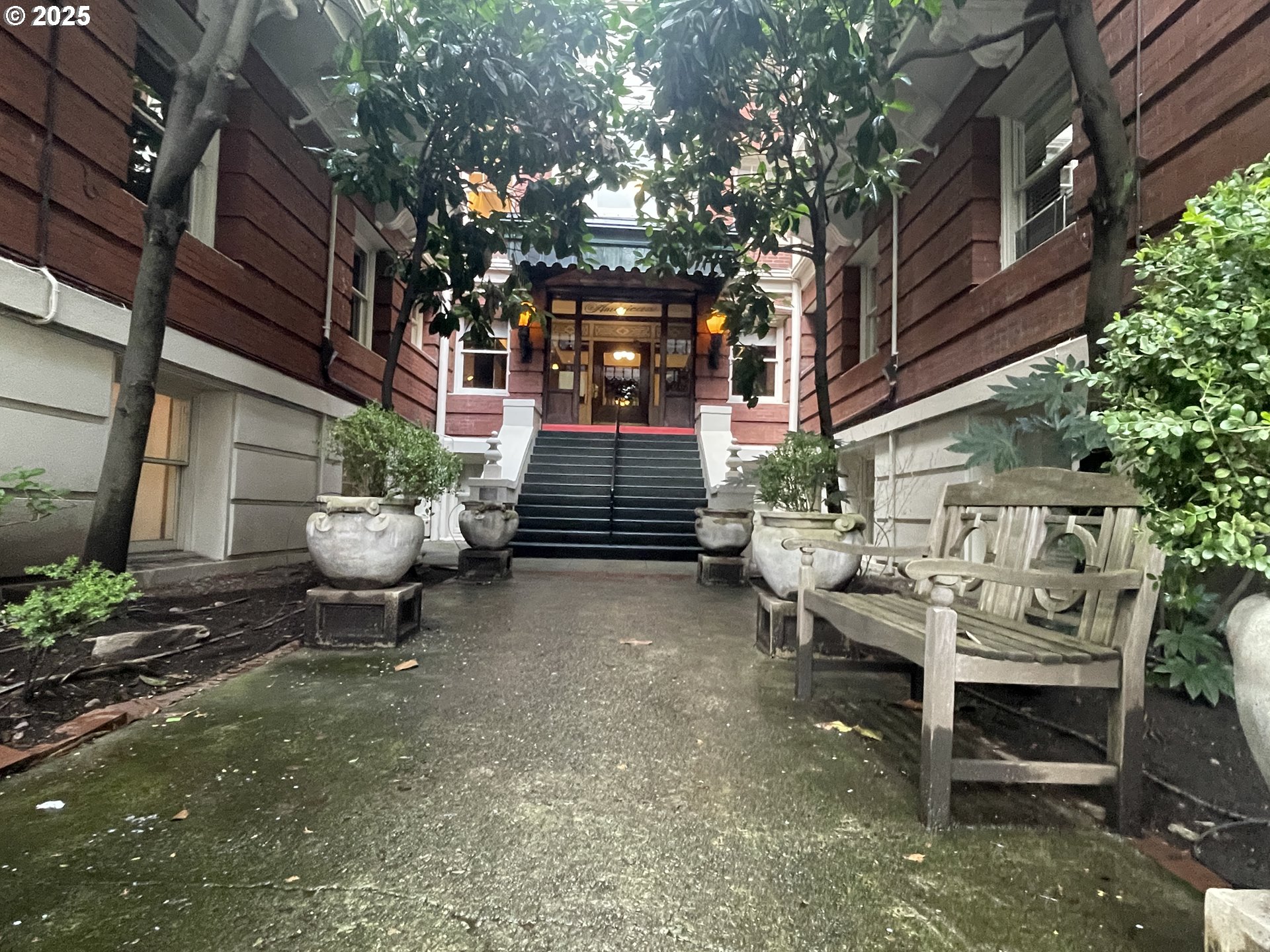 Photo 1 of 15 — 2083 NW JOHNSON ST 5, Portland, OR 97209