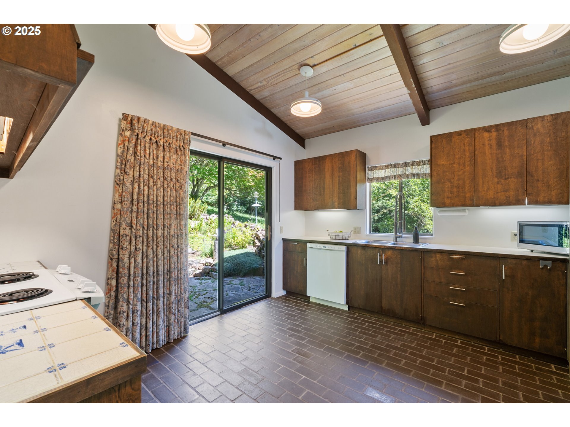 Otis, Oregon 97368, United States, 4 Bedrooms Bedrooms, ,2 BathroomsBathrooms,Residential,Active,178555