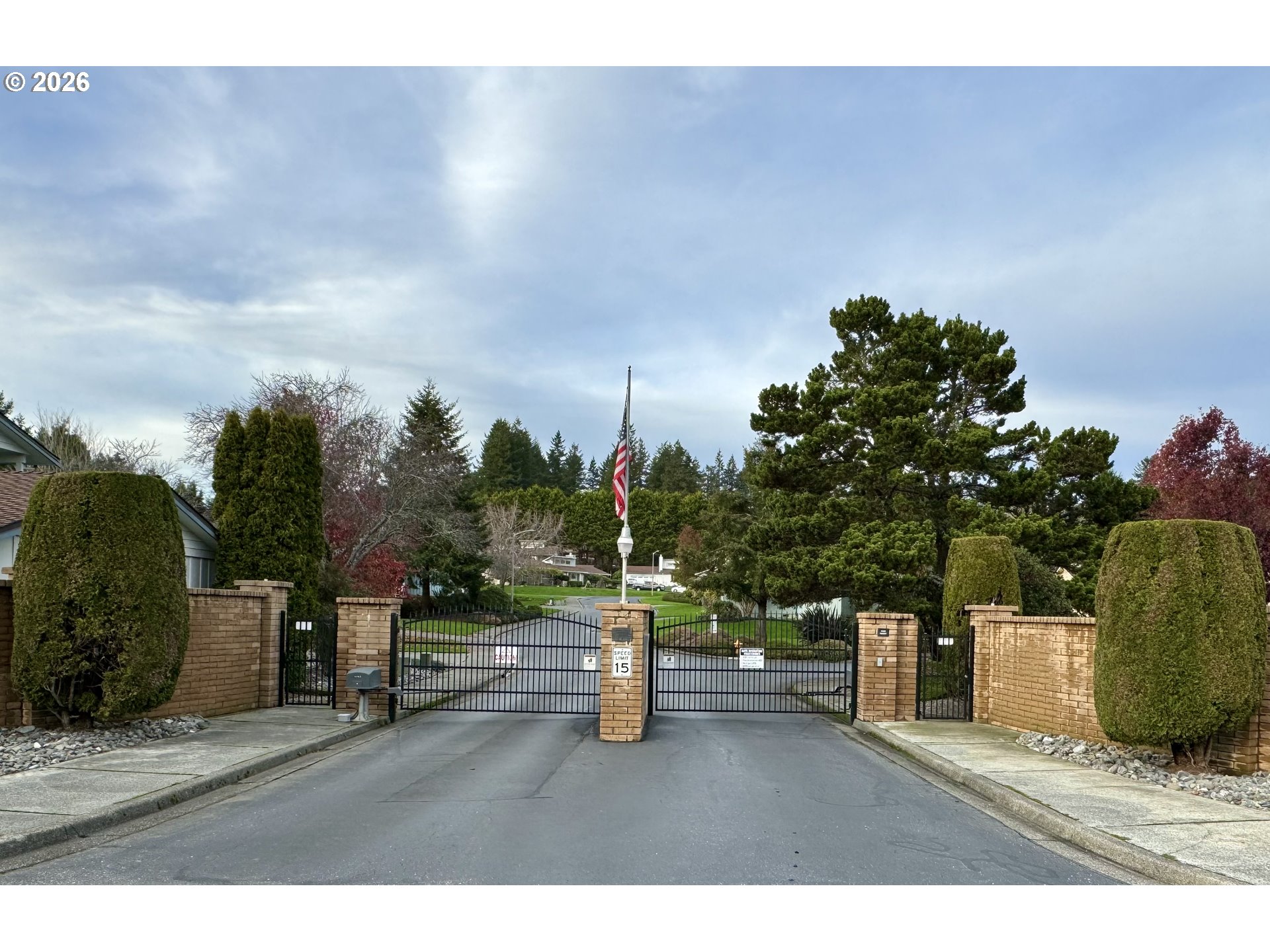 821 BROOKHAVEN DR