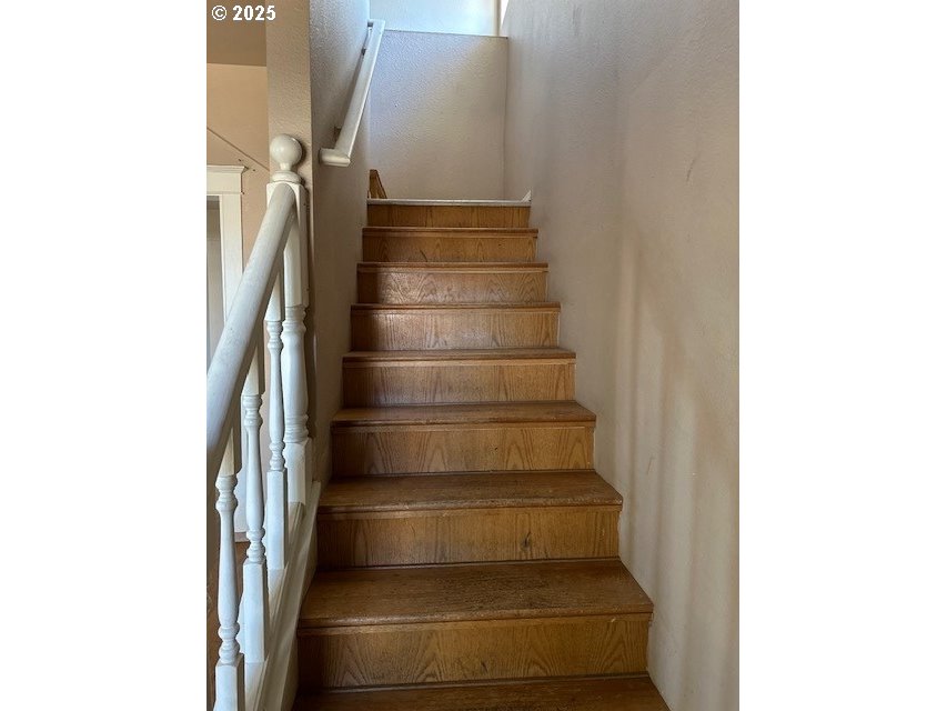562 N 14TH AVE
