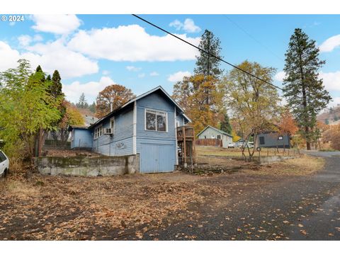 A home in Klickitat