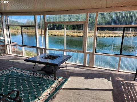 A home in Reedsport