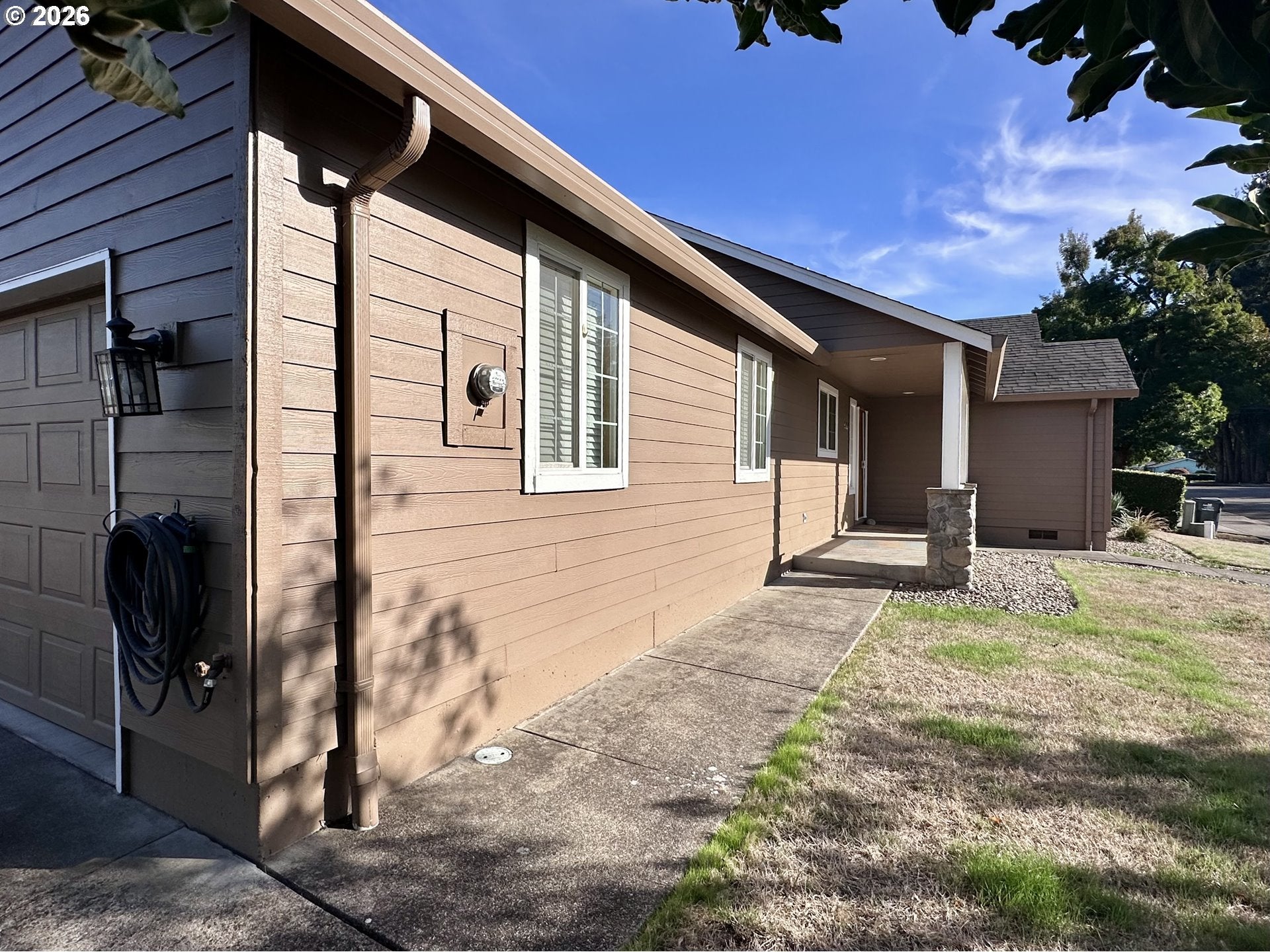 963 HAZELNUT LN