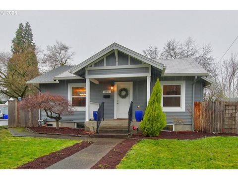 390 W ARLINGTON ST Gladstone OR 97027