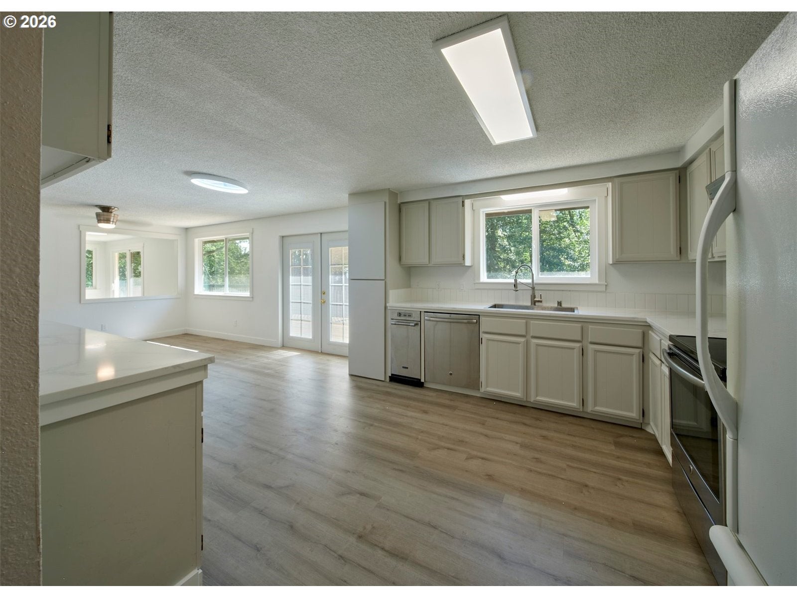 209 SUNSET DR