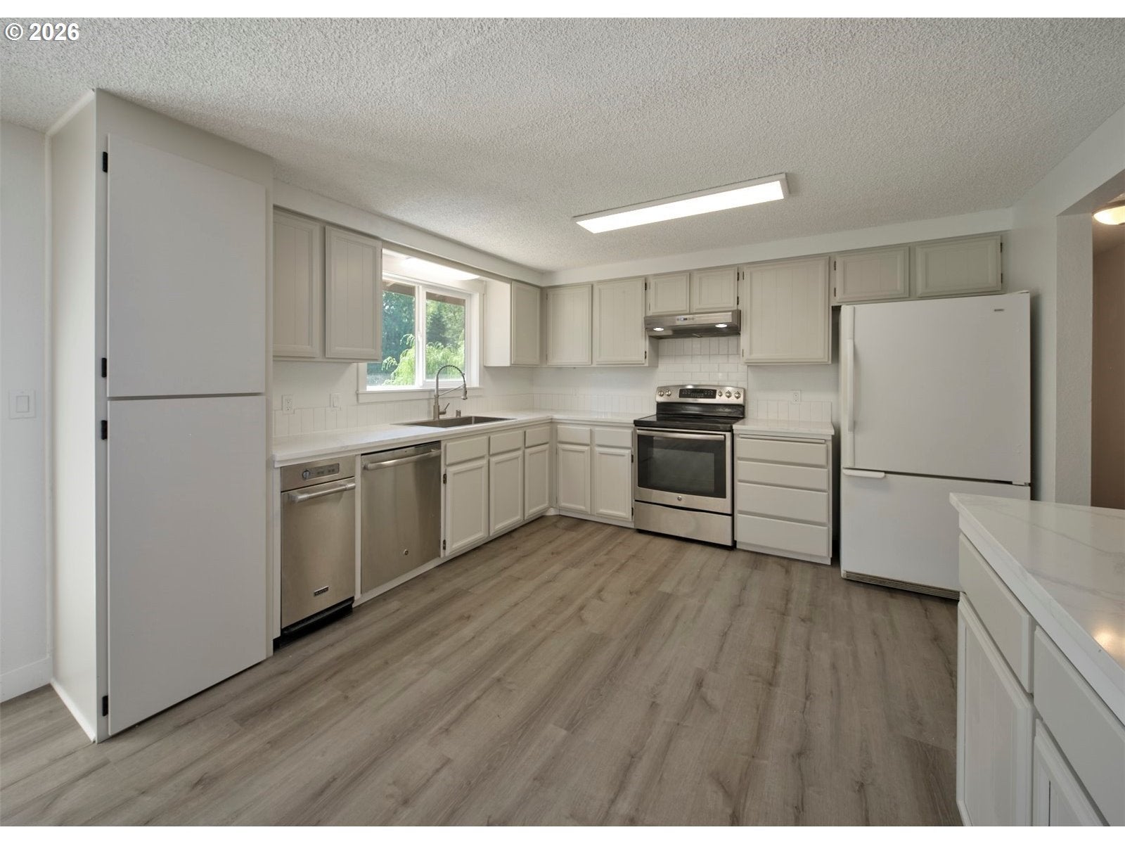 209 SUNSET DR