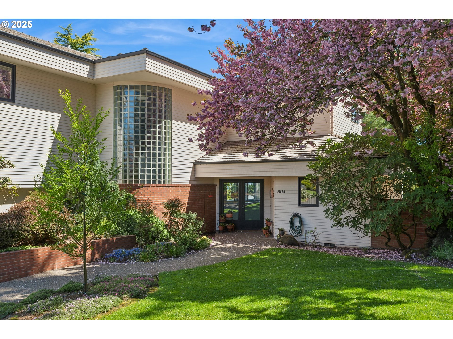21950 SHANNON LN