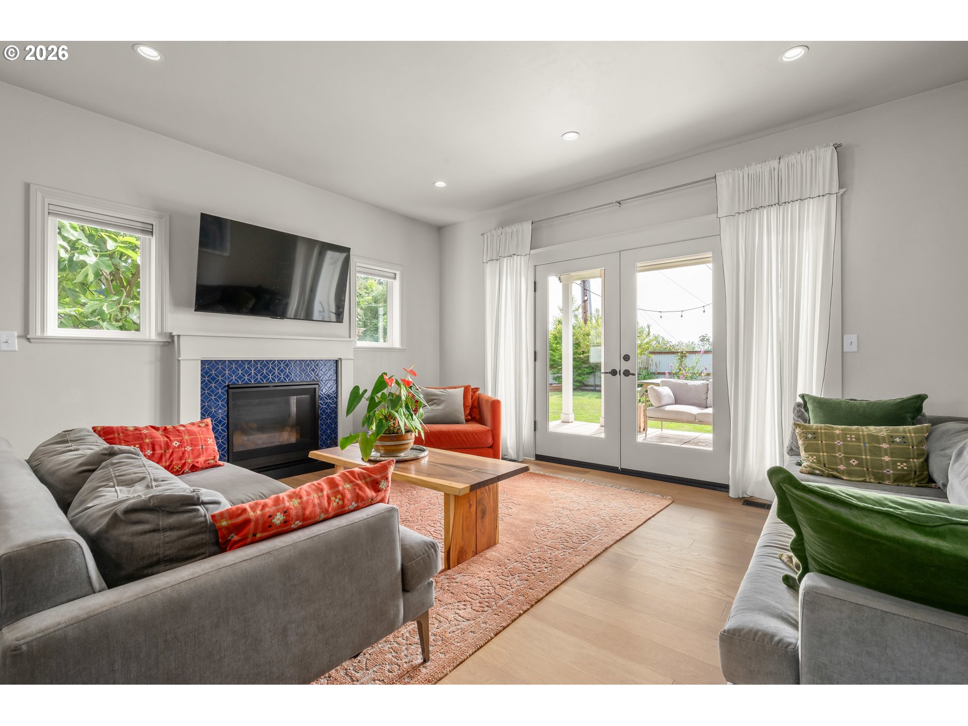 642 W 15TH AVE