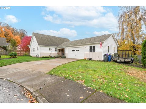 704 CLIFF CT Silverton OR 97381