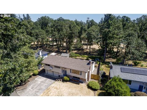 6930 OAKRIDGE DR Gladstone OR 97027