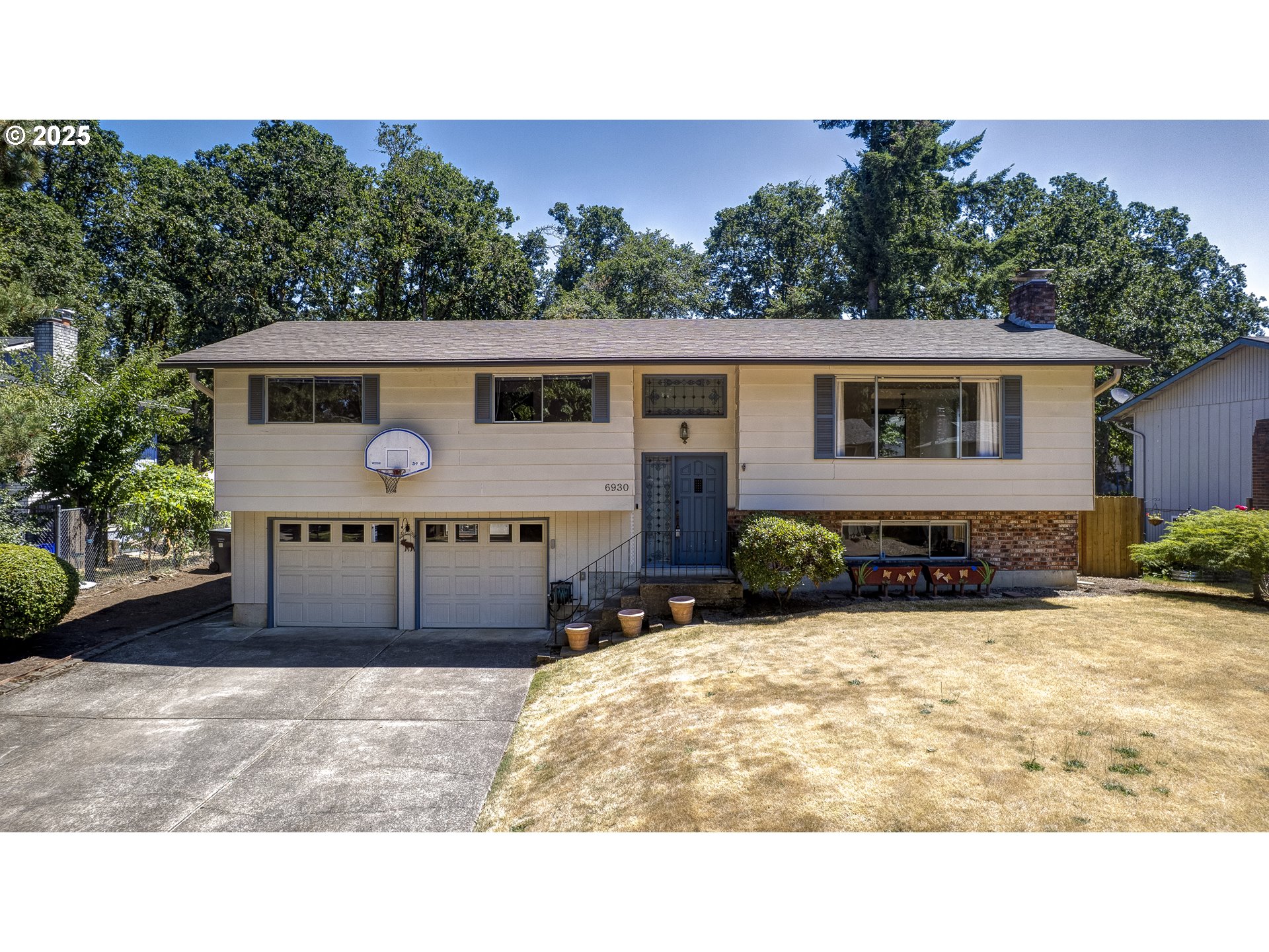 6930 OAKRIDGE DR