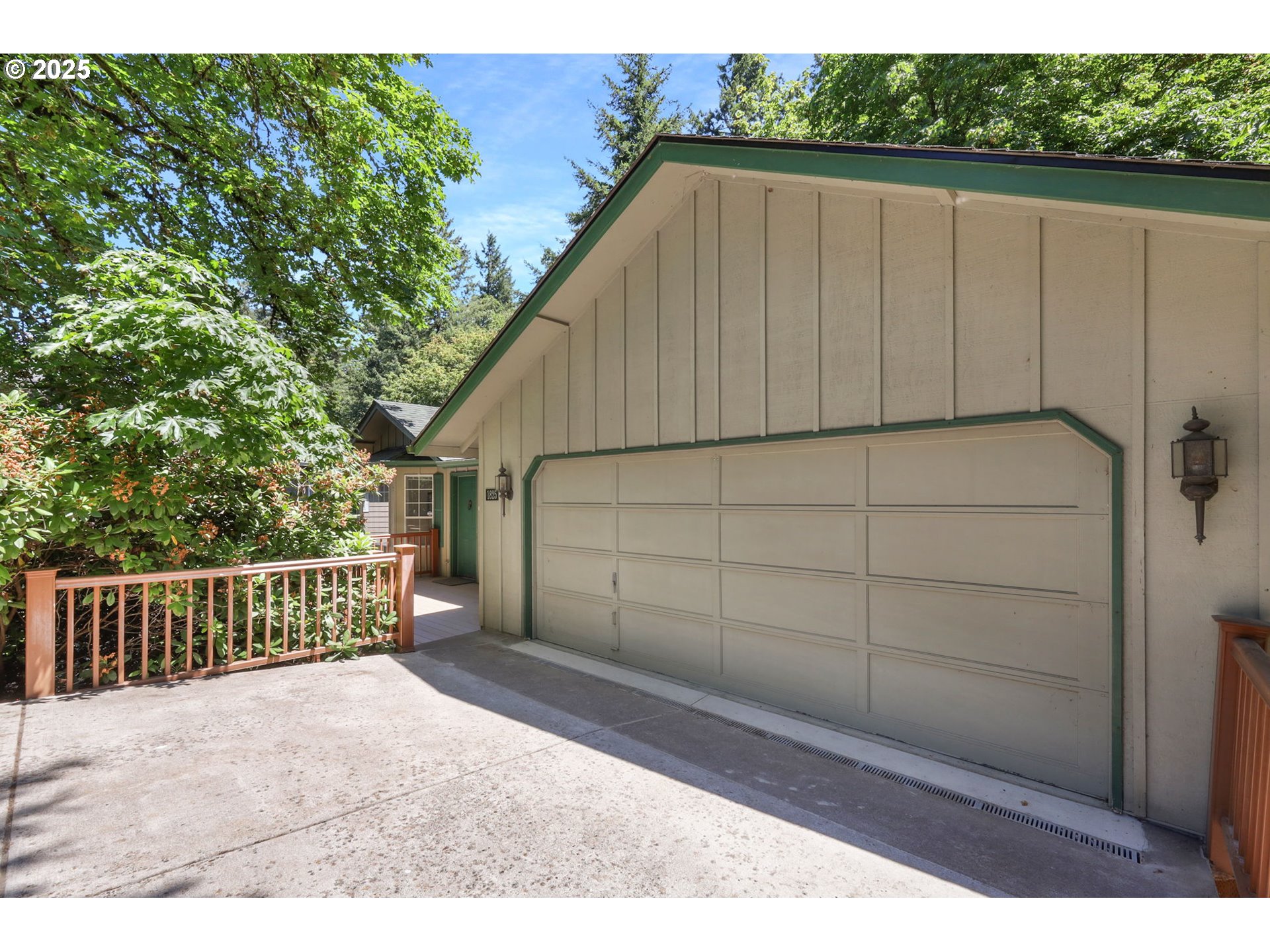 1825 CAMEO DR