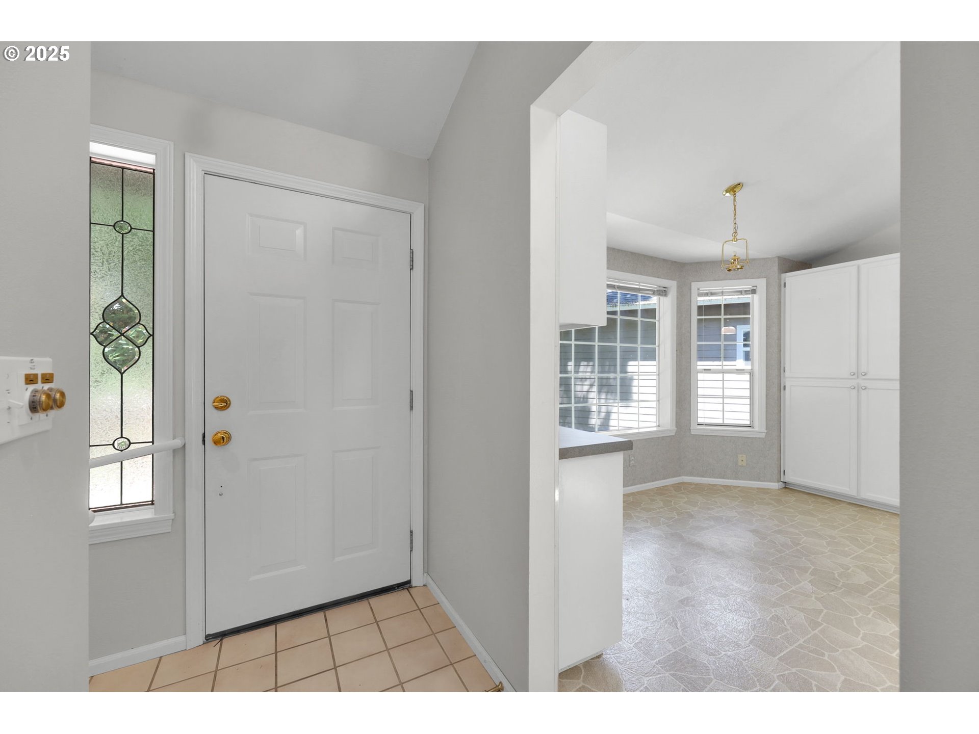 1825 CAMEO DR