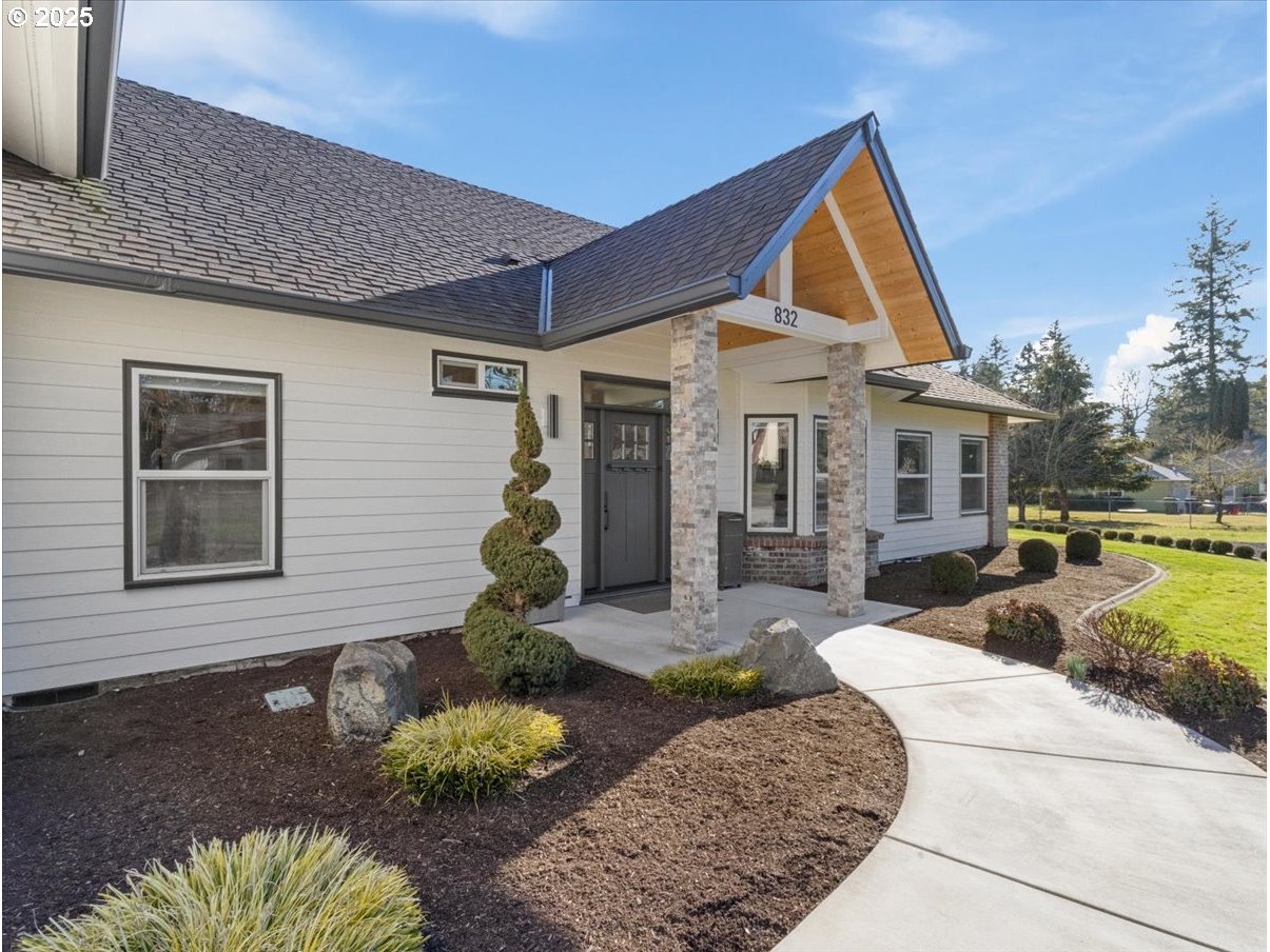 832 NE 68TH AVE