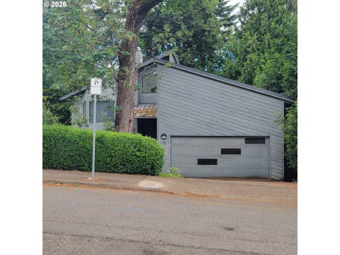 Photo of 755 SW Chestnut St, Portland, OR 97219 (MLS # 711500013)