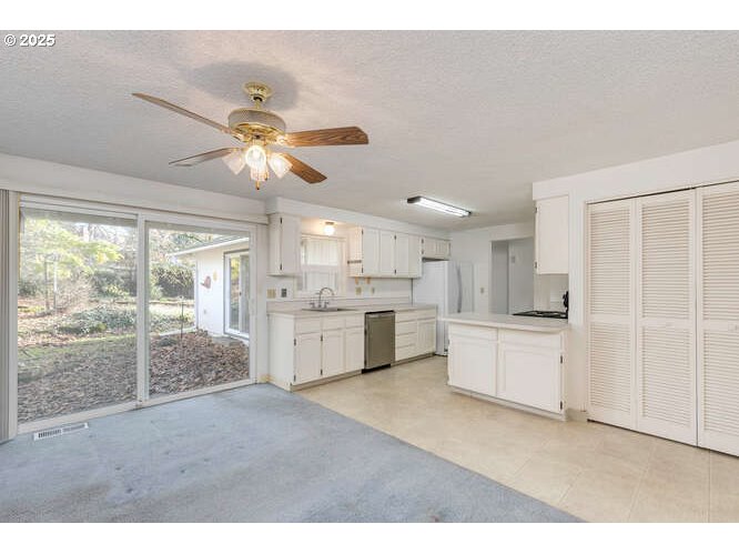 Gladstone, Oregon 97027, United States, 3 Bedrooms Bedrooms, ,2 BathroomsBathrooms,Residential,Active,247730