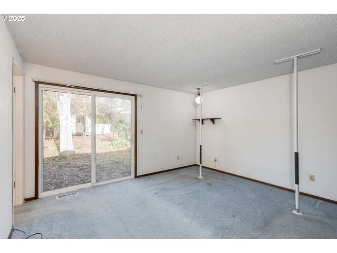 Gladstone, Oregon 97027, United States, 3 Bedrooms Bedrooms, ,2 BathroomsBathrooms,Residential,Active,247730