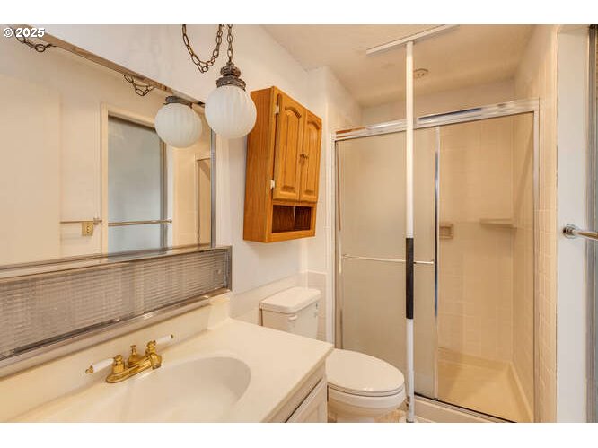 Gladstone, Oregon 97027, United States, 3 Bedrooms Bedrooms, ,2 BathroomsBathrooms,Residential,Active,247730