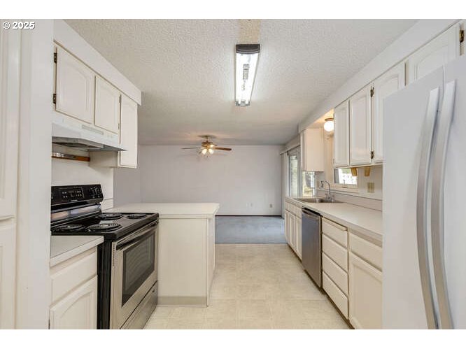 Gladstone, Oregon 97027, United States, 3 Bedrooms Bedrooms, ,2 BathroomsBathrooms,Residential,Active,247730