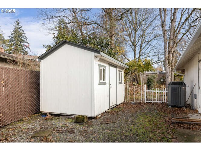 Gladstone, Oregon 97027, United States, 3 Bedrooms Bedrooms, ,2 BathroomsBathrooms,Residential,Active,247730