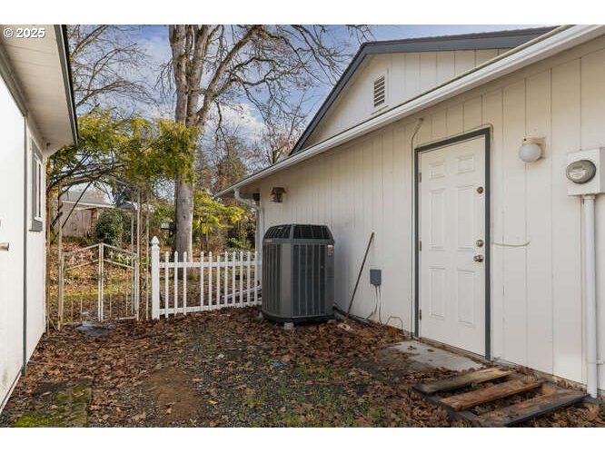 Gladstone, Oregon 97027, United States, 3 Bedrooms Bedrooms, ,2 BathroomsBathrooms,Residential,Active,247730