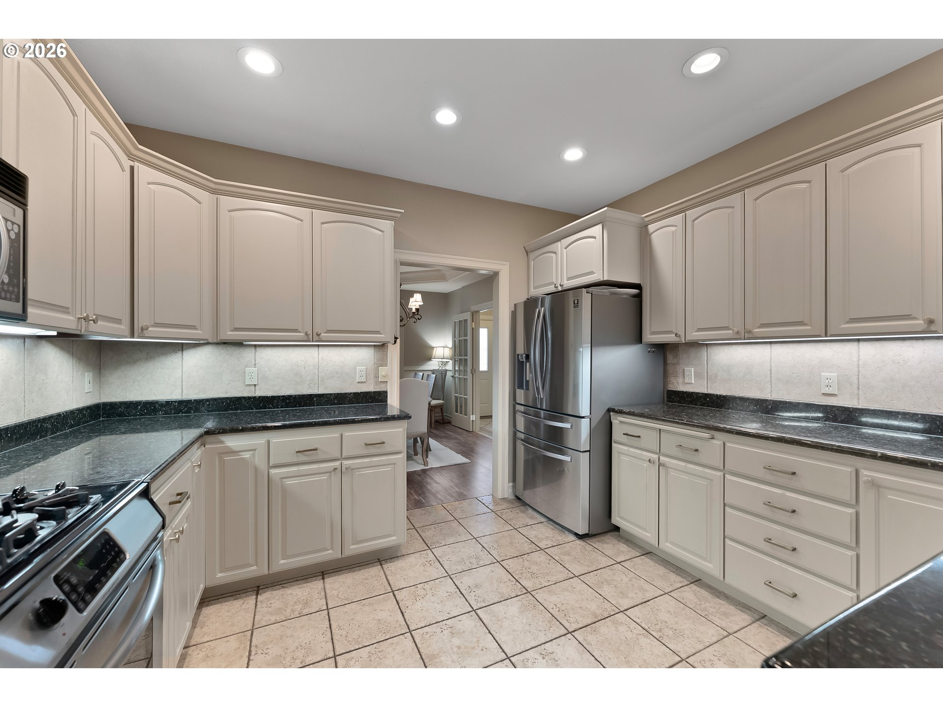 2402 NW CANTERBURY DR