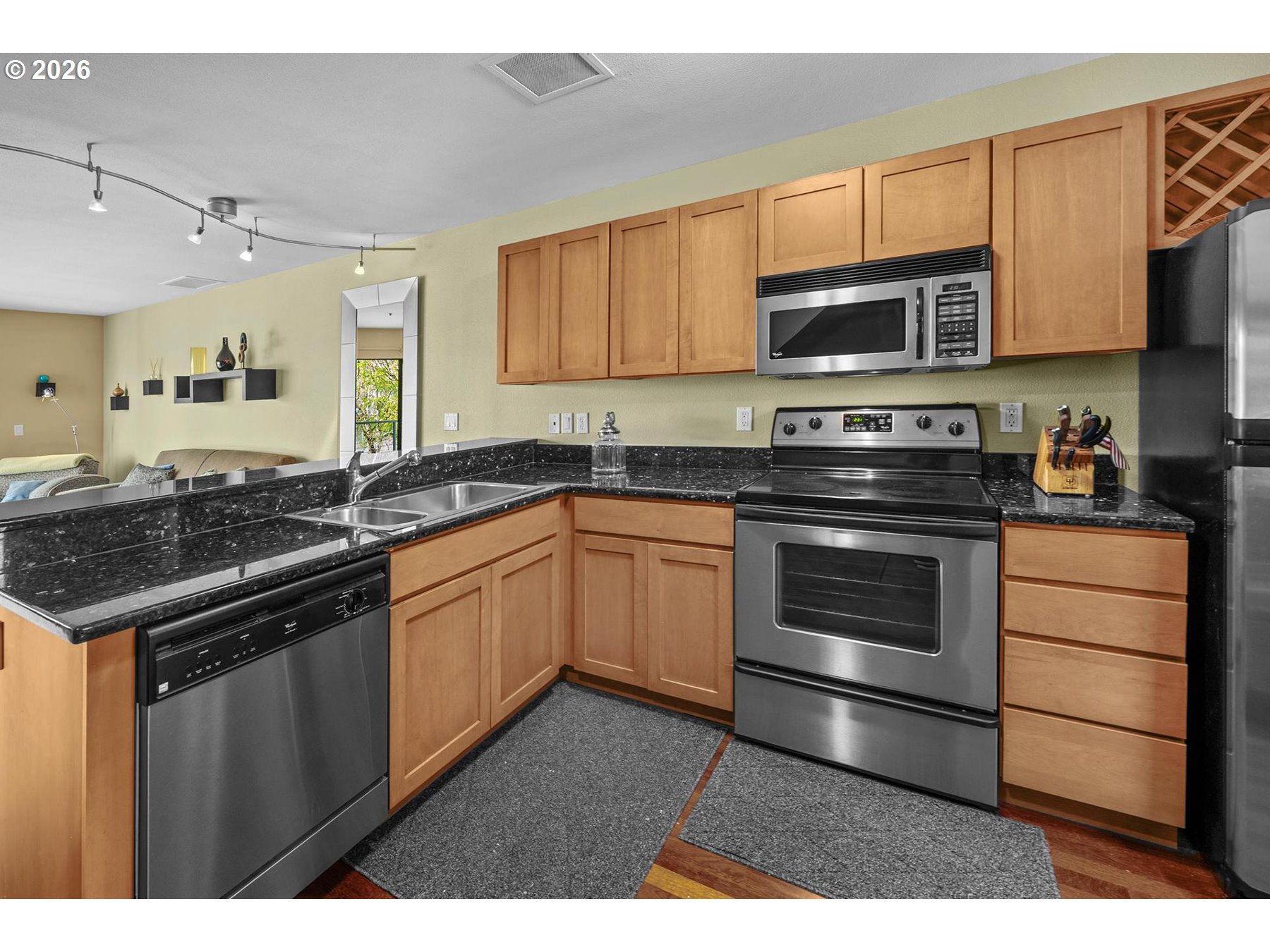 920 NW NAITO PKWY J25