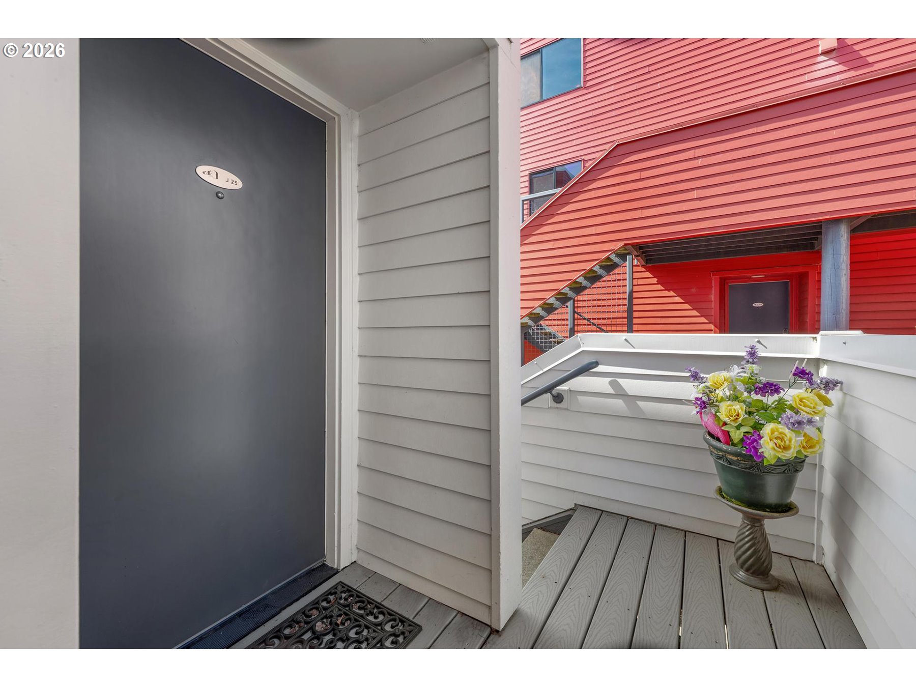 920 NW NAITO PKWY J25