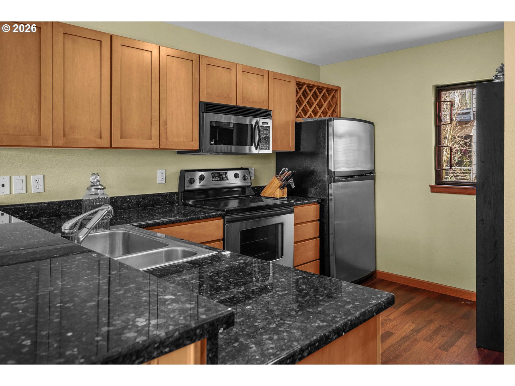 920 NW NAITO PKWY J25