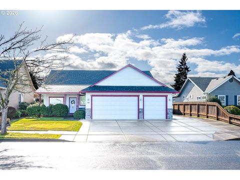 937 S ST Springfield OR 97477