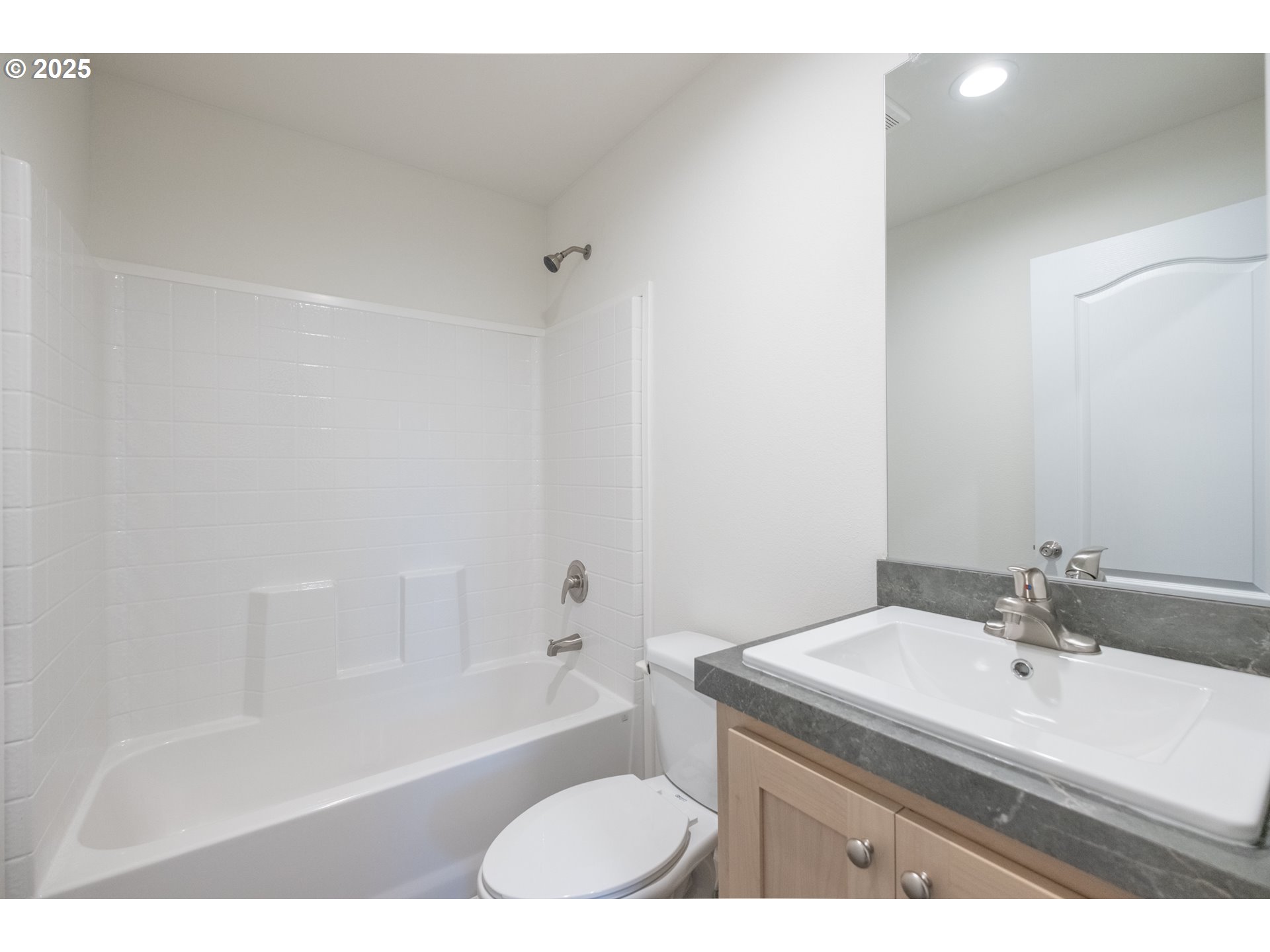 Salem, Oregon 97305, United States, 3 Bedrooms Bedrooms, ,2 BathroomsBathrooms,Residential,Active,191239