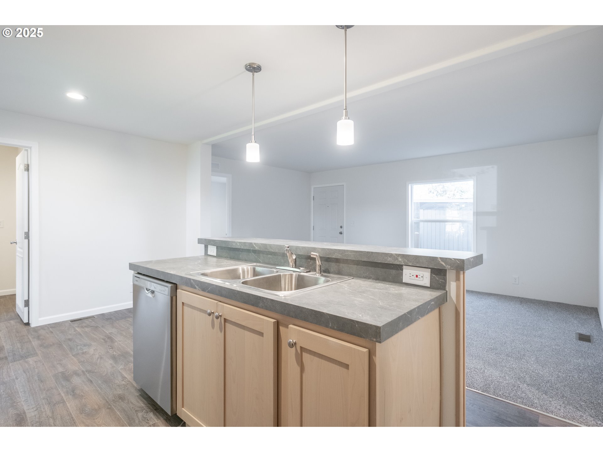 Salem, Oregon 97305, United States, 3 Bedrooms Bedrooms, ,2 BathroomsBathrooms,Residential,Active,191239