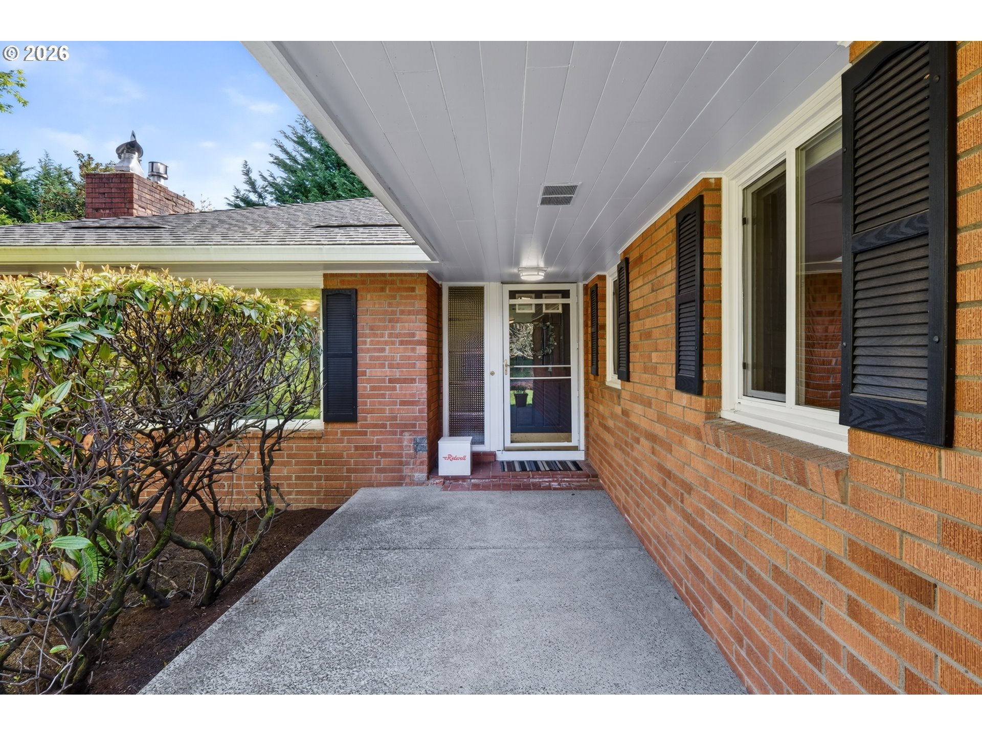 1620 SW MAPLECREST DR