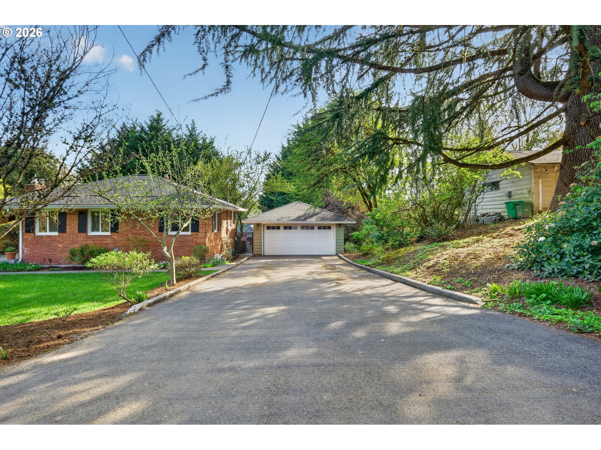 1620 SW MAPLECREST DR