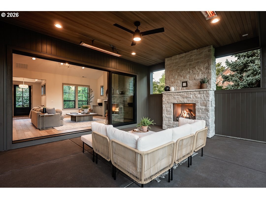 2424 GLENMORRIE DR