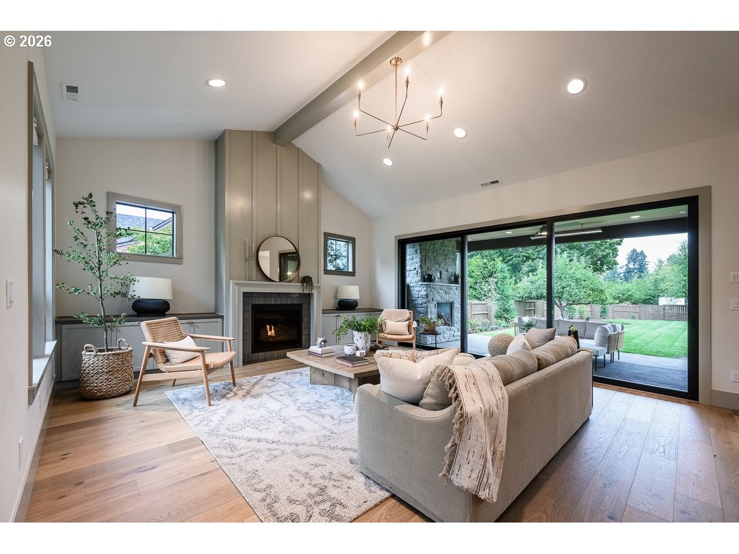2424 GLENMORRIE DR