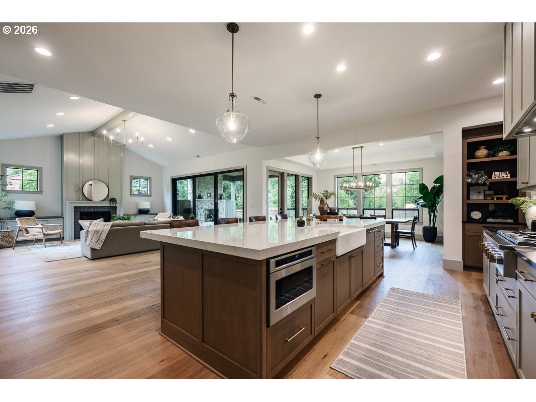 2424 GLENMORRIE DR