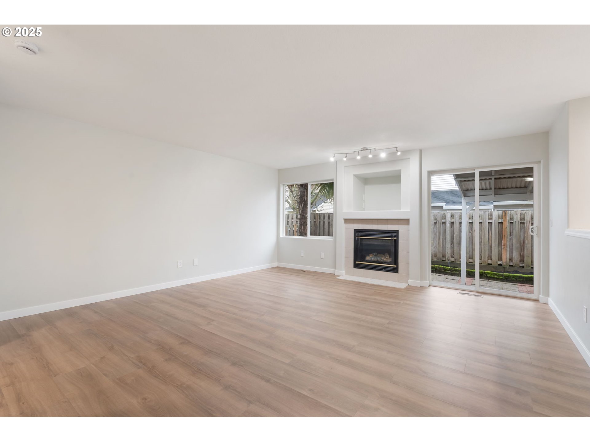 5016 NE CANDLEWOOD PL