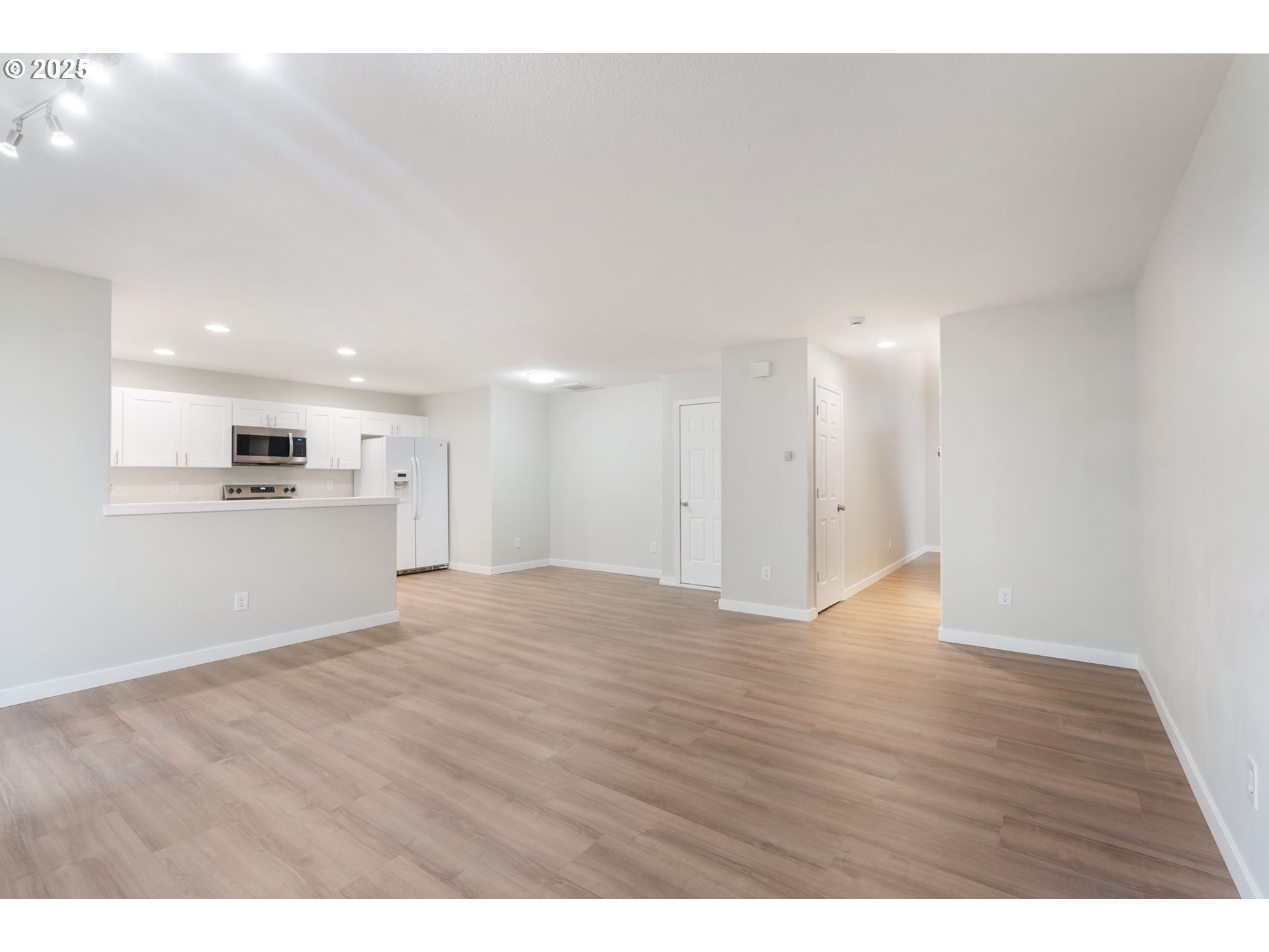 5016 NE CANDLEWOOD PL